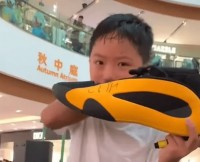 😭太宠粉了！一位成都小朋友收到哈登签名球鞋后激动得饱含热泪