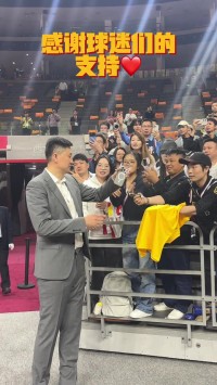 杜锋：感谢球迷们的包容和支持 感谢队员们的竭尽全力 再接再厉！